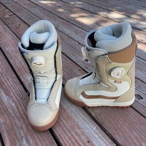 Women’s VANS snowboard boots - double BOA - size 7 - encore pro
